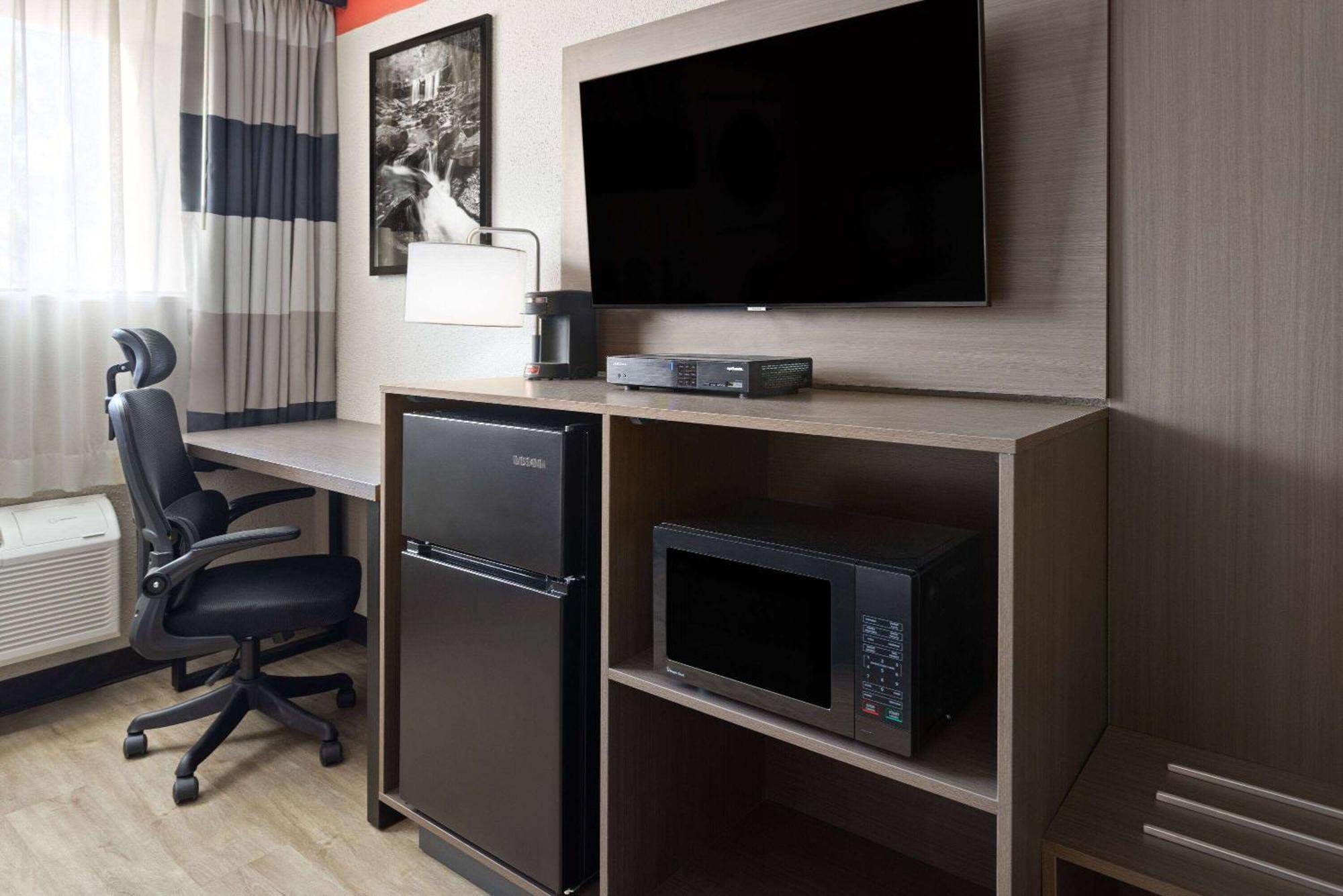 Hotel Ramada By Wyndham Parsippany Exterior foto