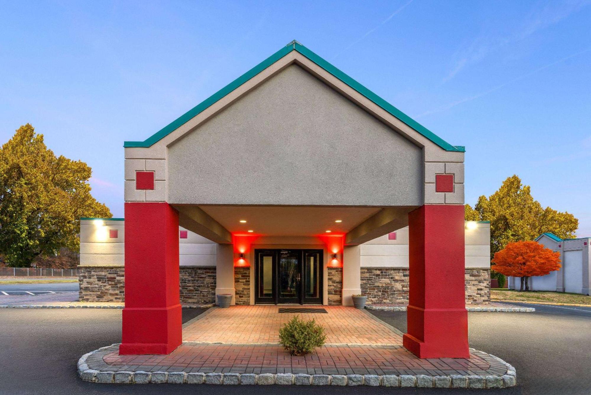 Hotel Ramada By Wyndham Parsippany Exterior foto