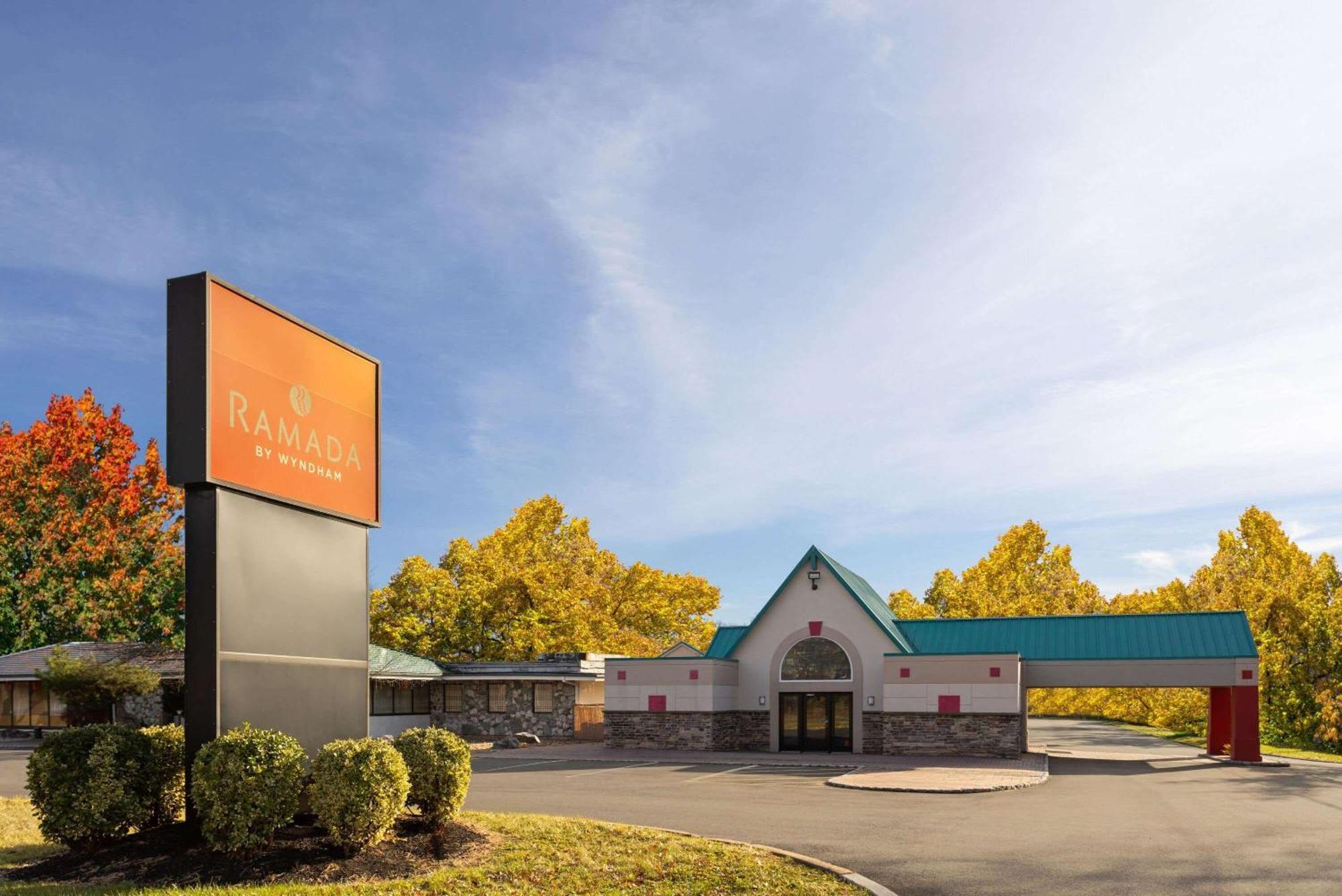 Hotel Ramada By Wyndham Parsippany Exterior foto